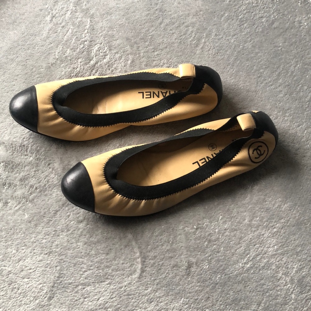 CHANEL flats